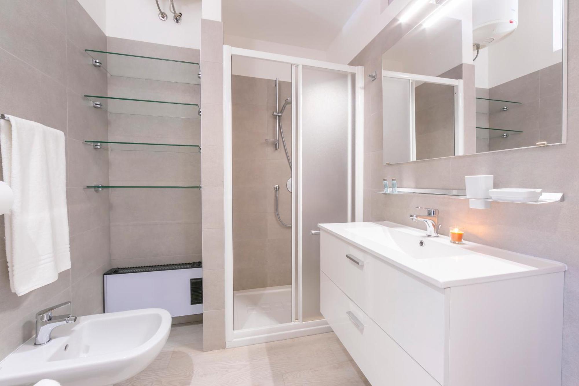 Blu Lake Apartment On Ghiffa Beach - Happy Rentals מראה חיצוני תמונה